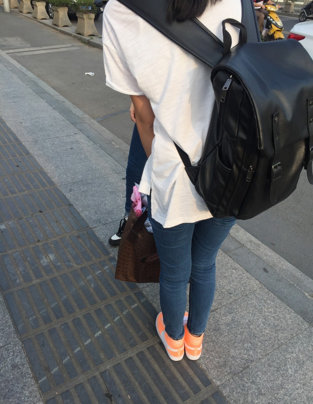 《高帮耐克》作品图