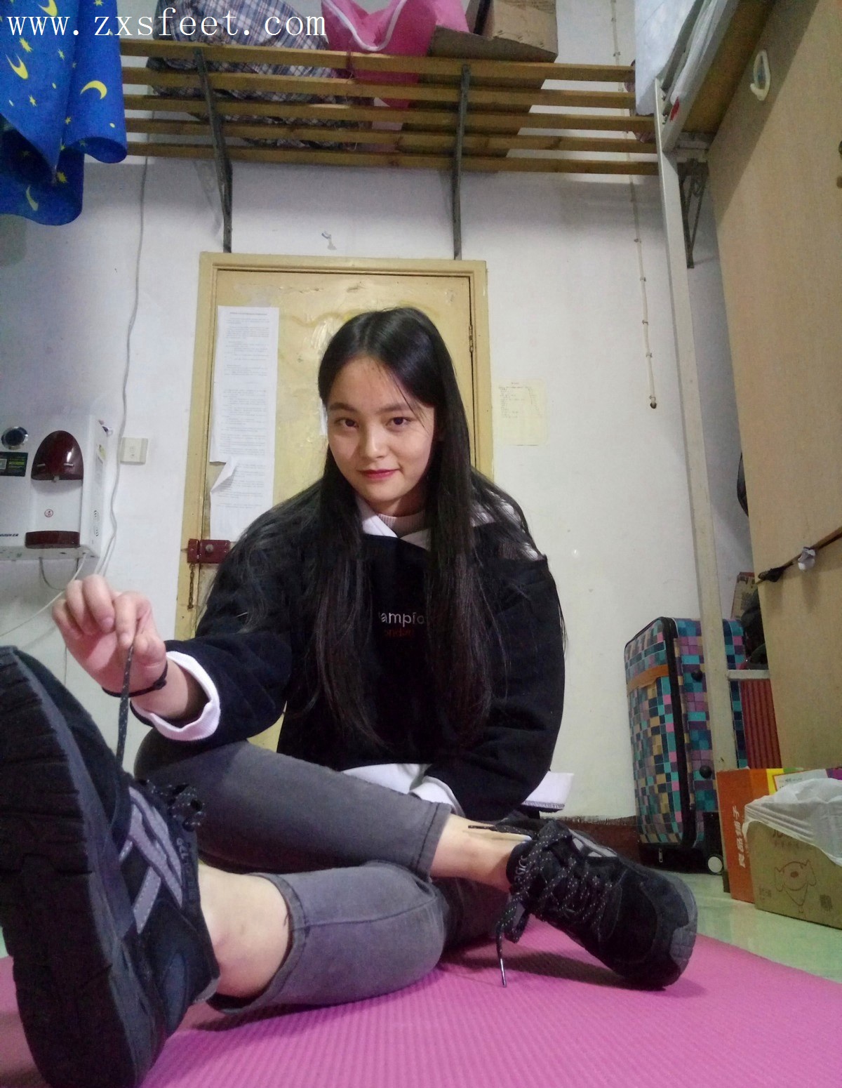 《寝室的拍摄》作品图