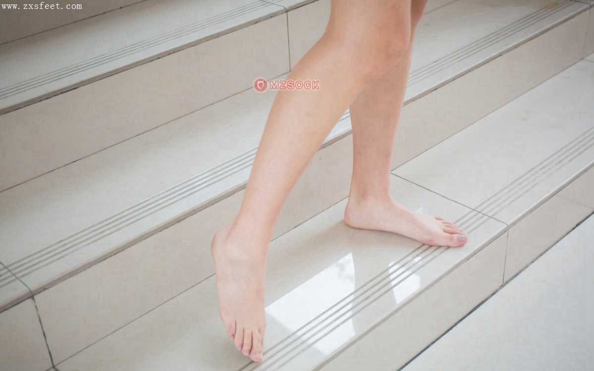 《教室里寻觅一缕心香》作品图