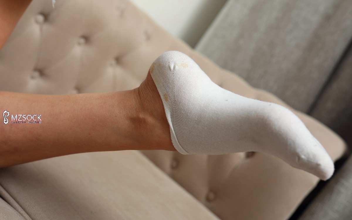 《洁白的鞋袜》作品图