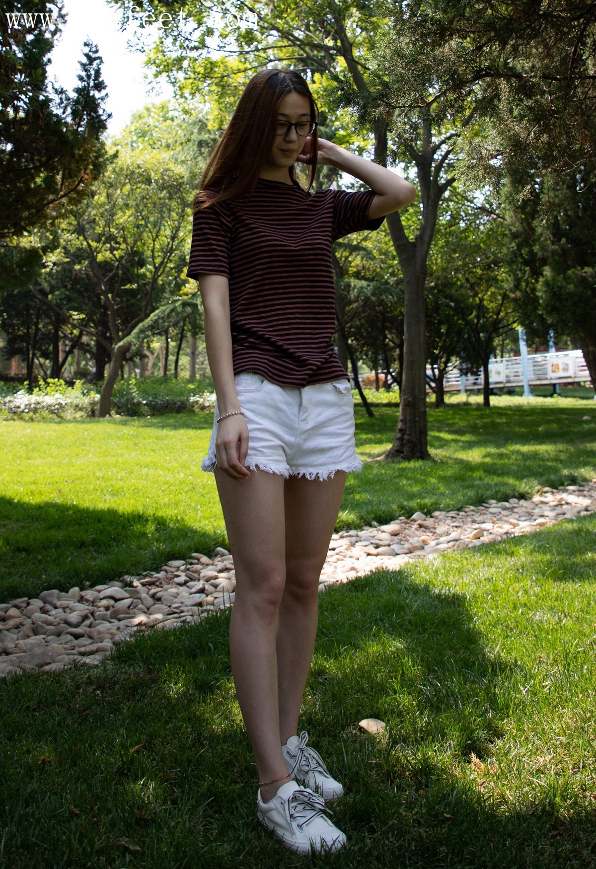 《绿荫之下》作品图