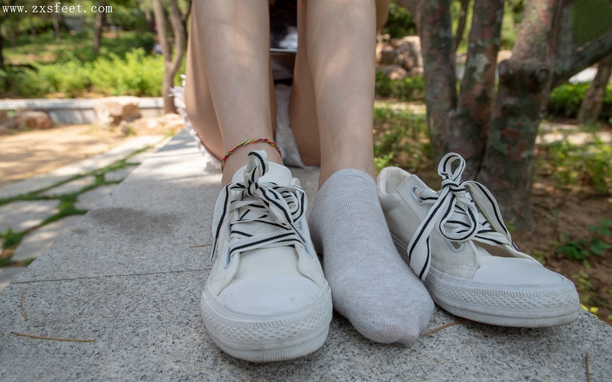 《绿荫之下》作品图