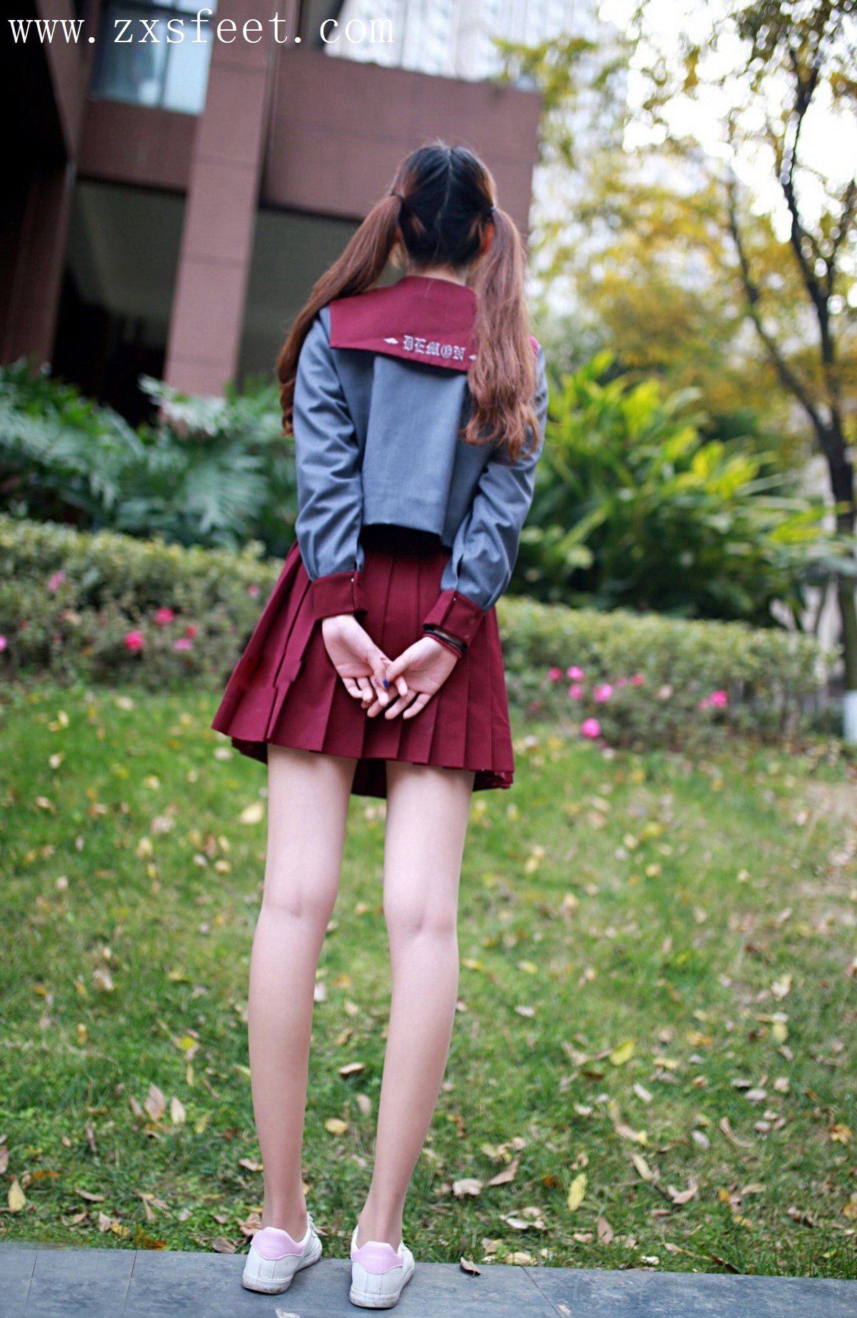 《路边花坛》作品图