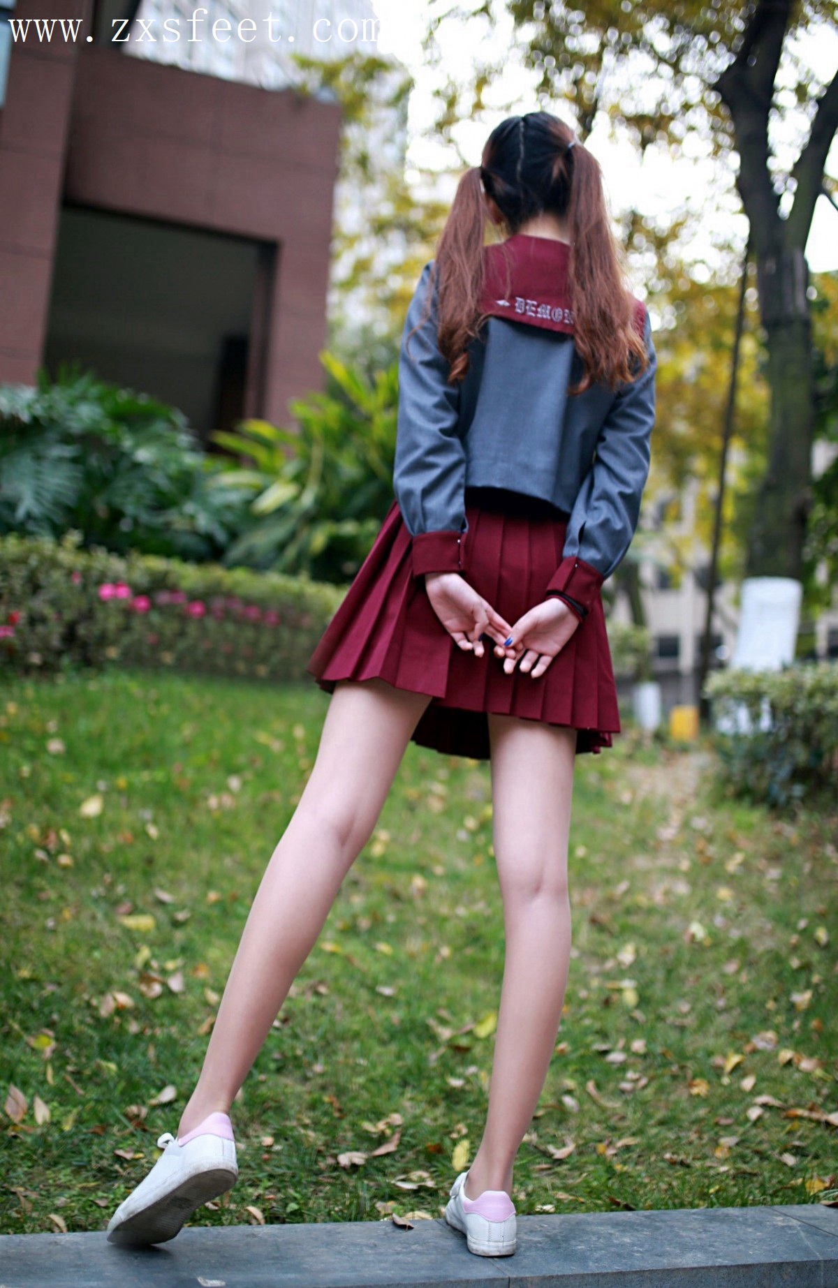 《路边花坛》作品图