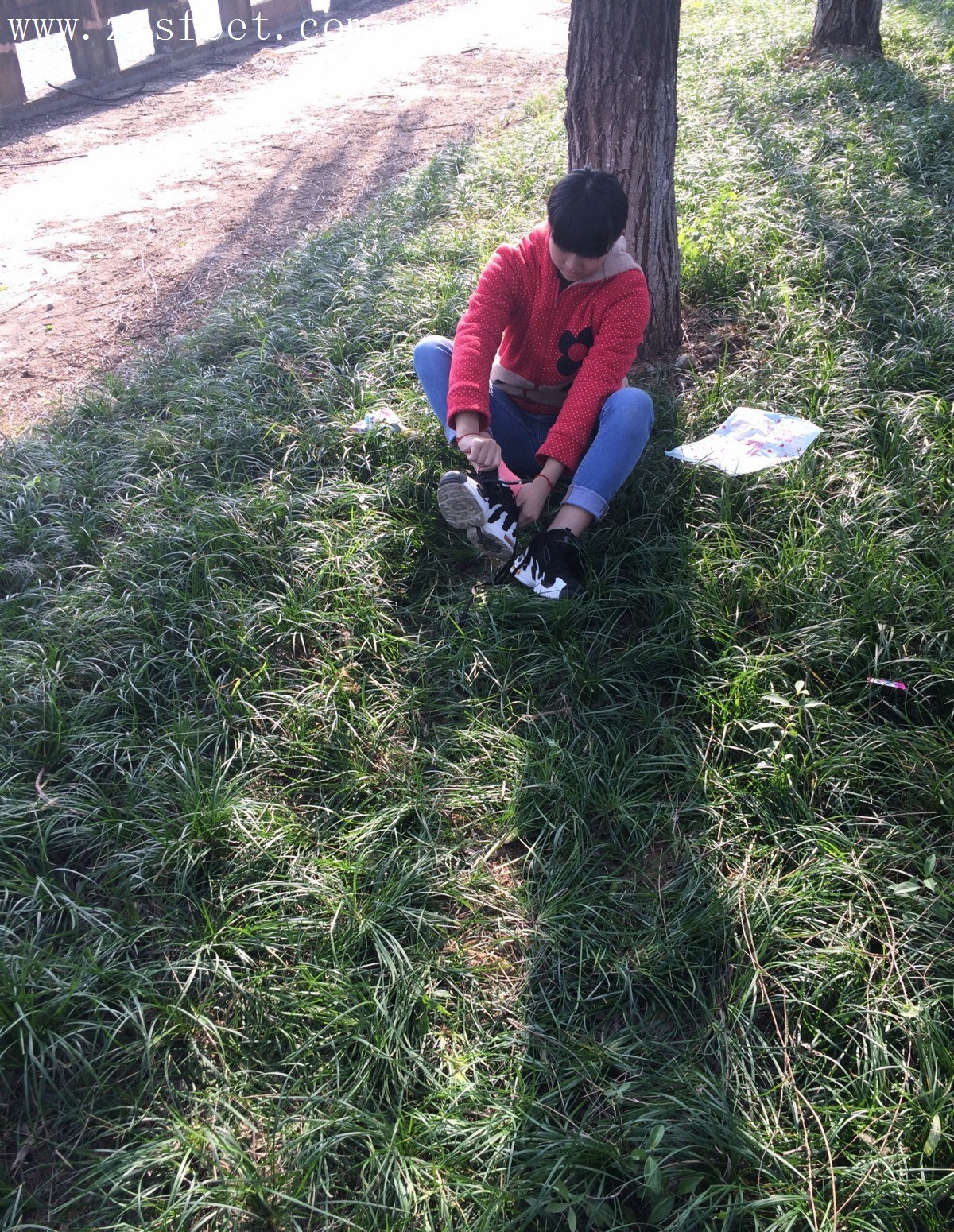 《抠脚女孩》作品图