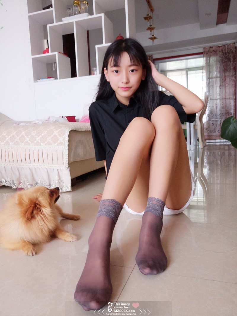 《小女友萌萌丝袜脚第二辑》作品图