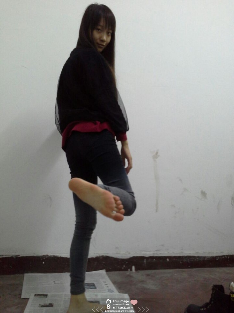 《脚丫少女的足底诱惑》作品图