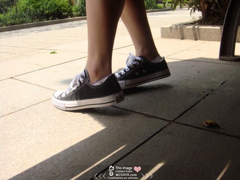 《黑色帆布鞋船袜萝莉》作品图