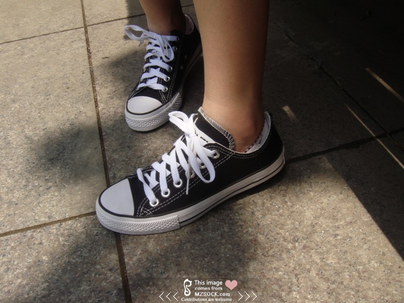 《黑色帆布鞋船袜萝莉》作品图