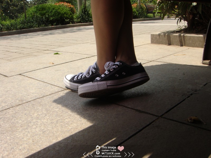 《黑色帆布鞋船袜萝莉》作品图