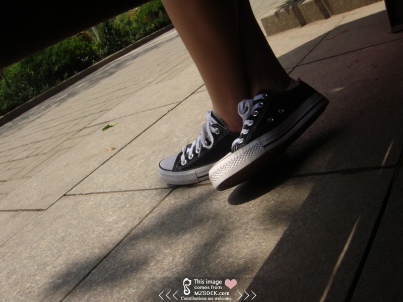 《黑色帆布鞋船袜萝莉》作品图