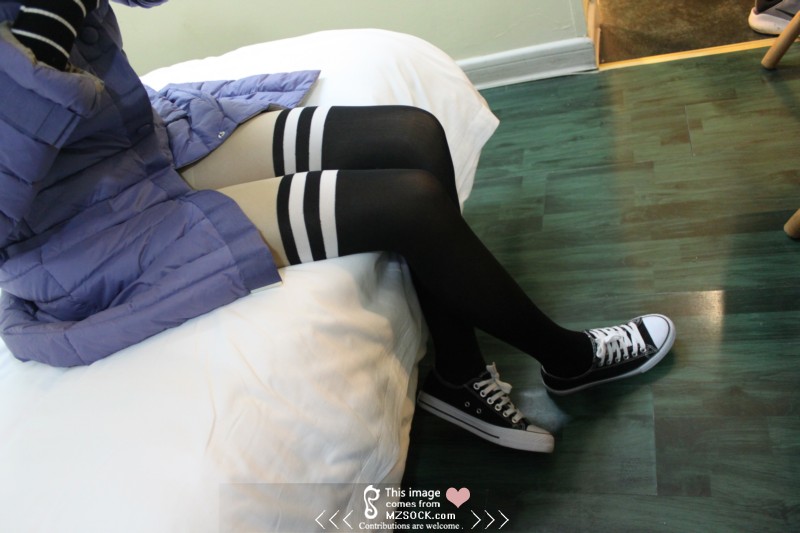 《一个丝袜帆布鞋大姐姐》作品图