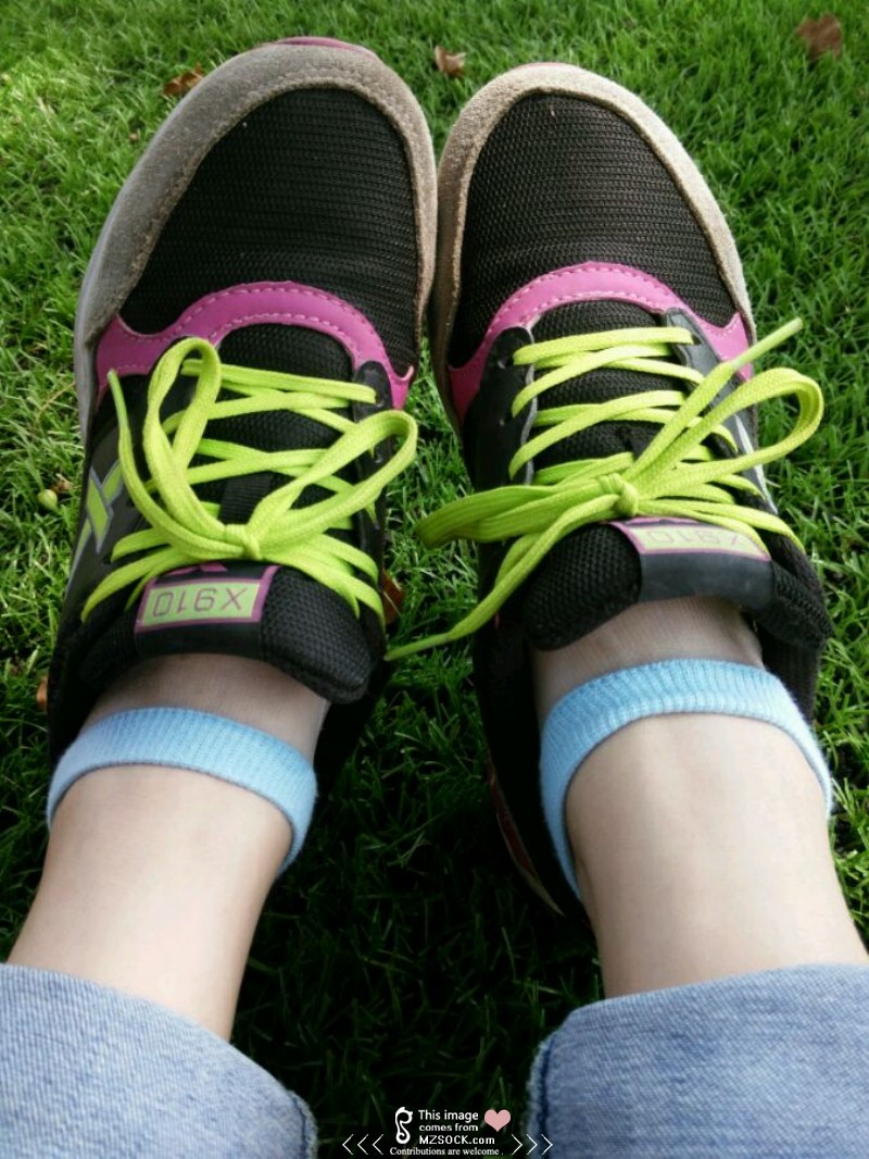 《微信里的恋足女友》作品图