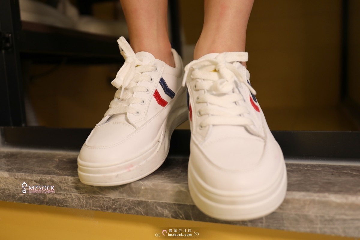 《还记得去年夏天那个一字马的妹子么！》作品图