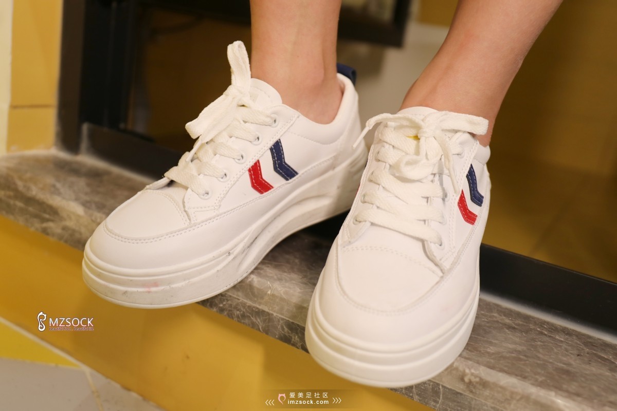 《还记得去年夏天那个一字马的妹子么！》作品图