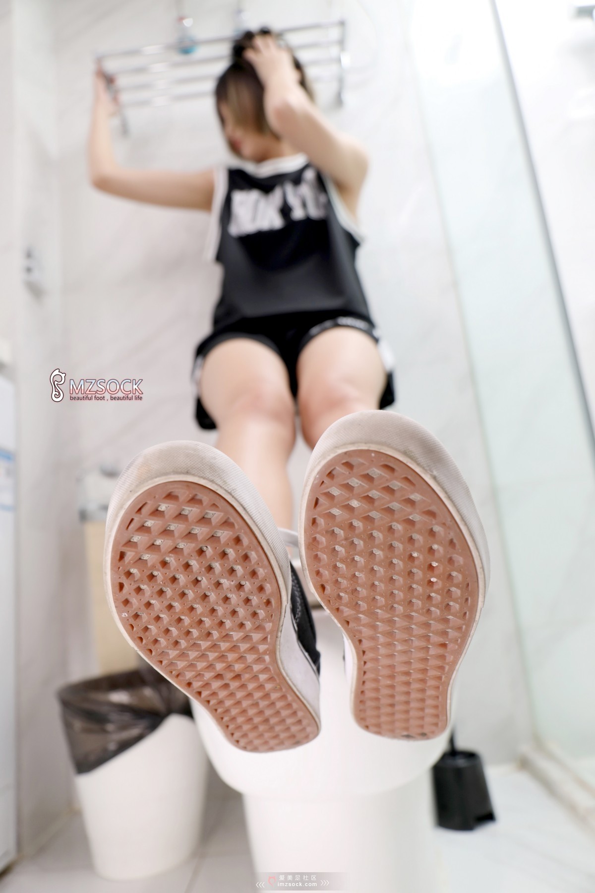 《浴室约拍》作品图