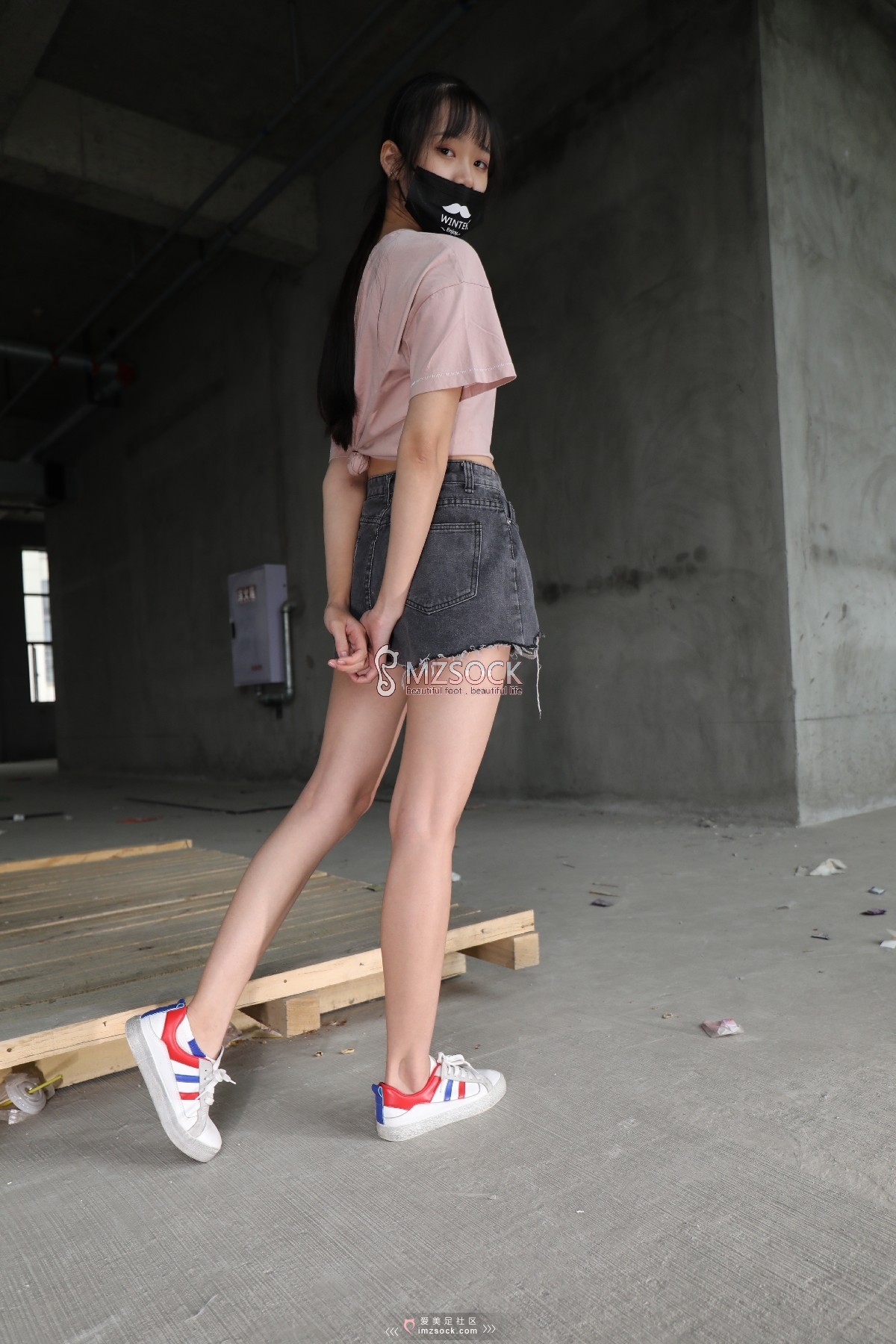 《叮叮烂尾楼约拍》作品图