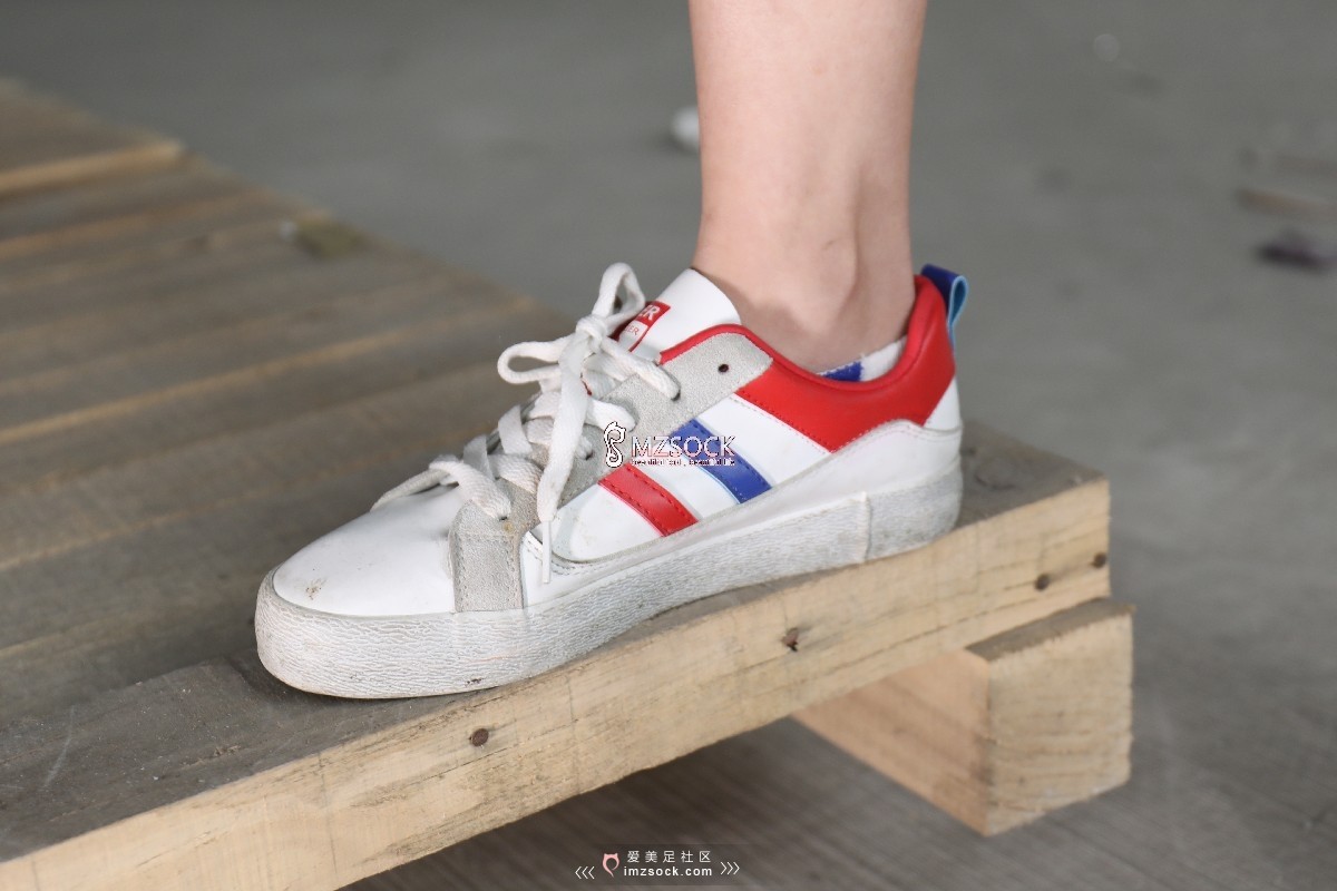 《叮叮烂尾楼约拍》作品图