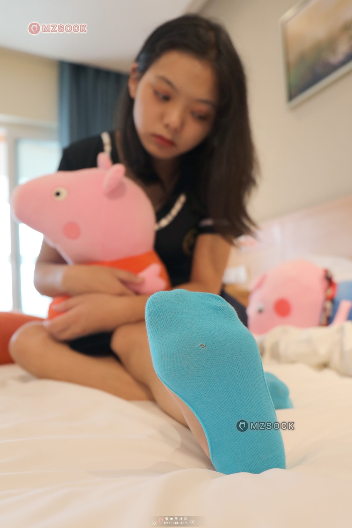 《朵朵蓝色小船袜》作品图