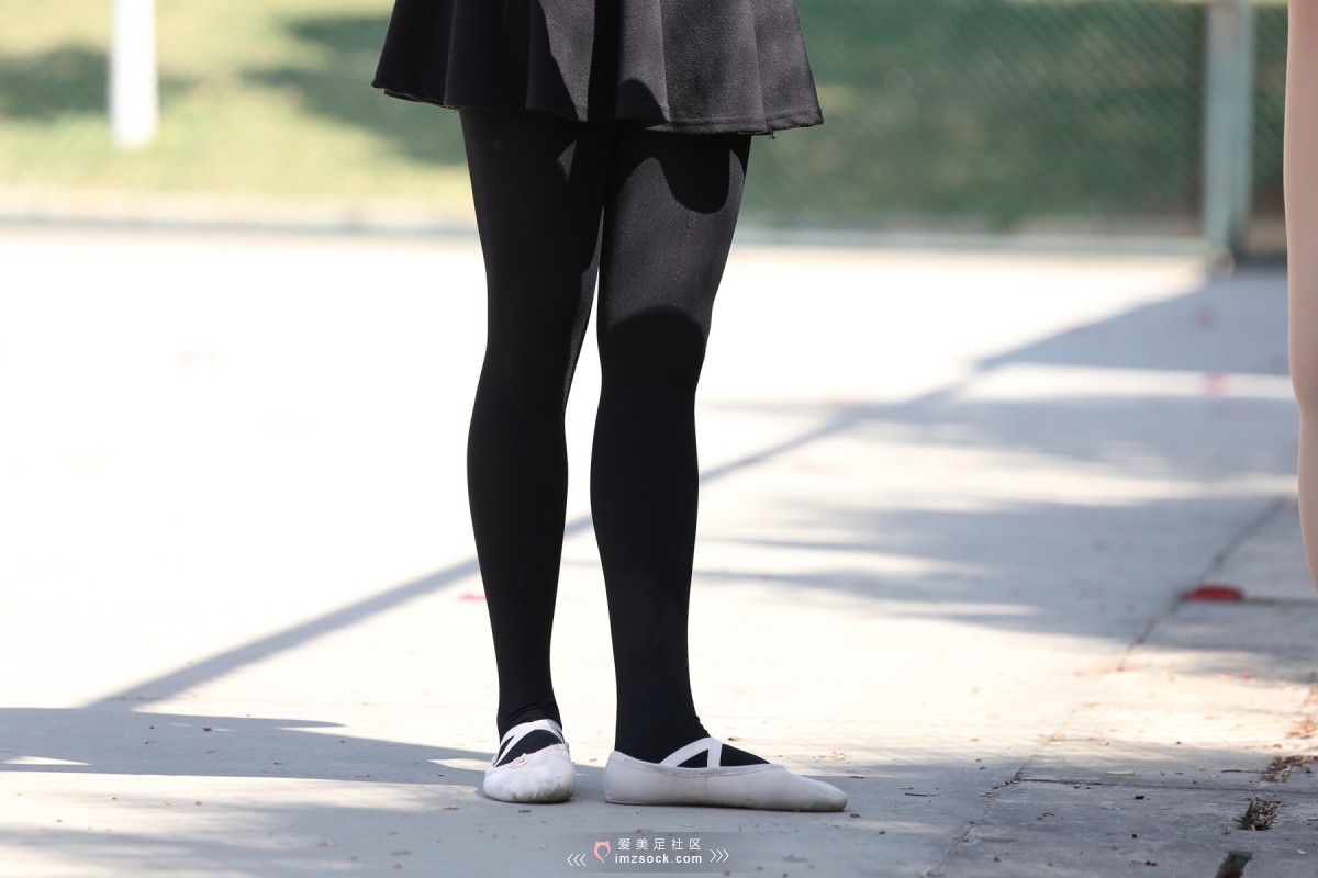 《两个漂亮的芭蕾舞小姐姐》作品图