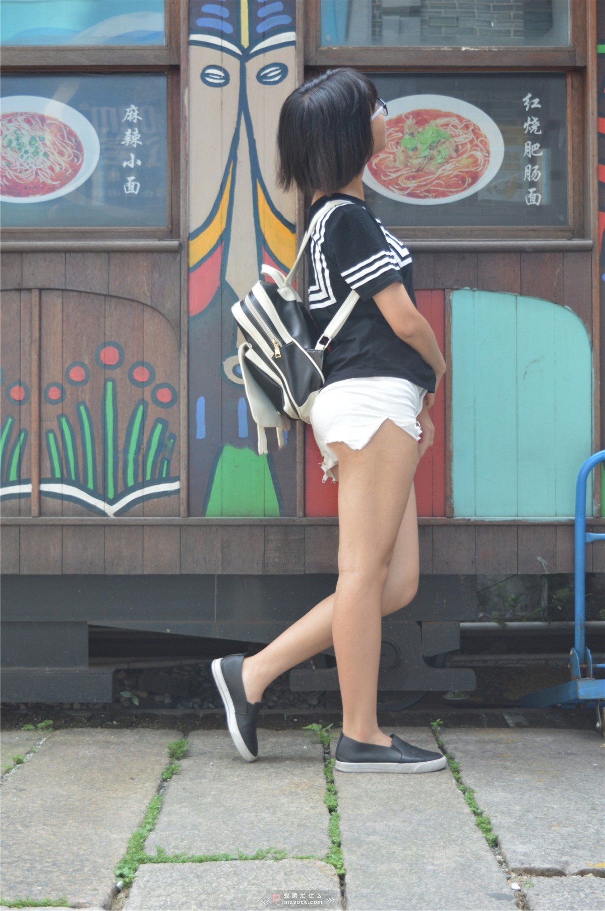 《嫩脚乖巧中学生》作品图