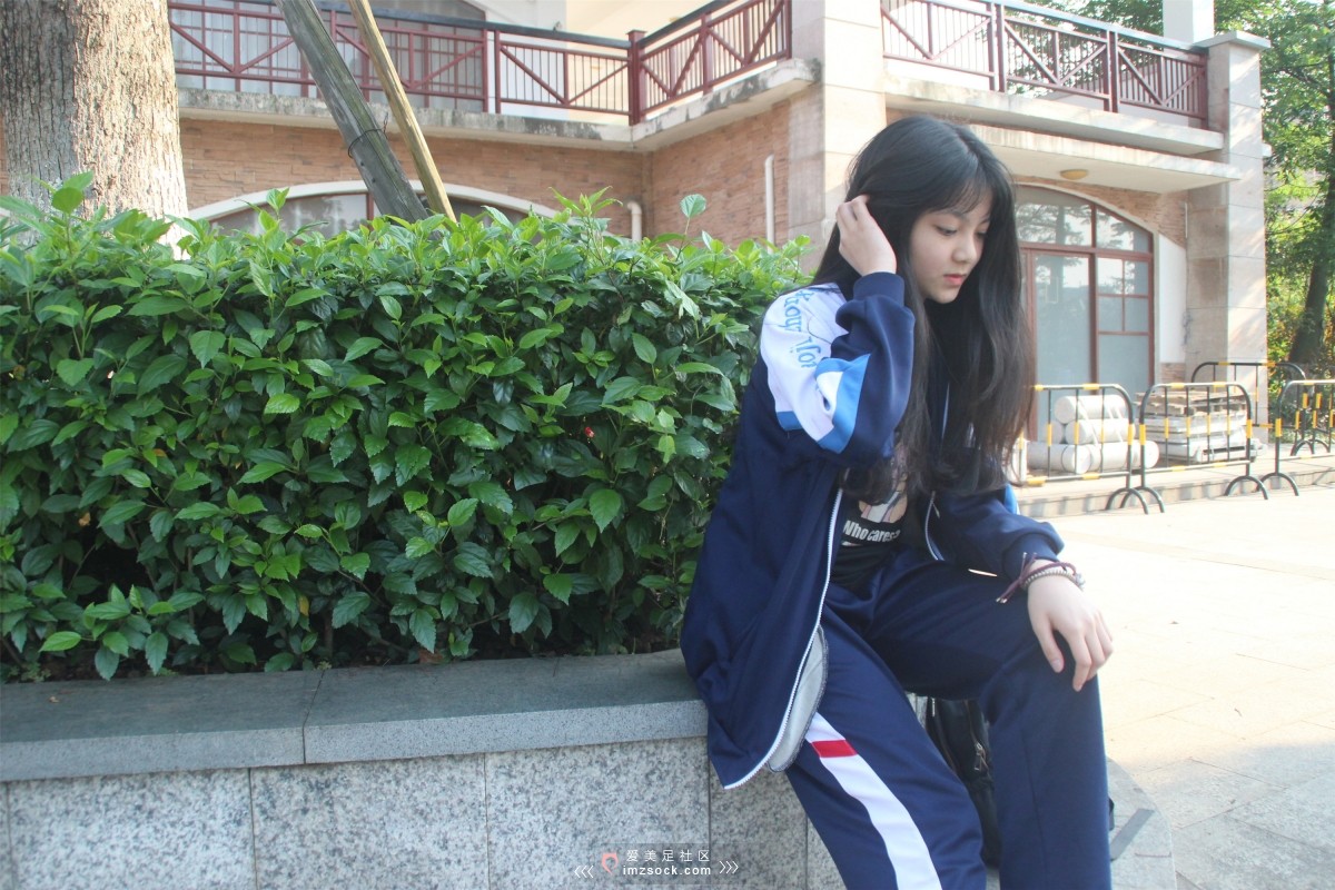 《会一字马的女神能能》作品图