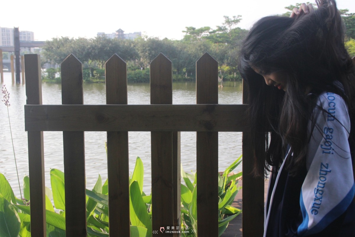 《会一字马的女神能能》作品图