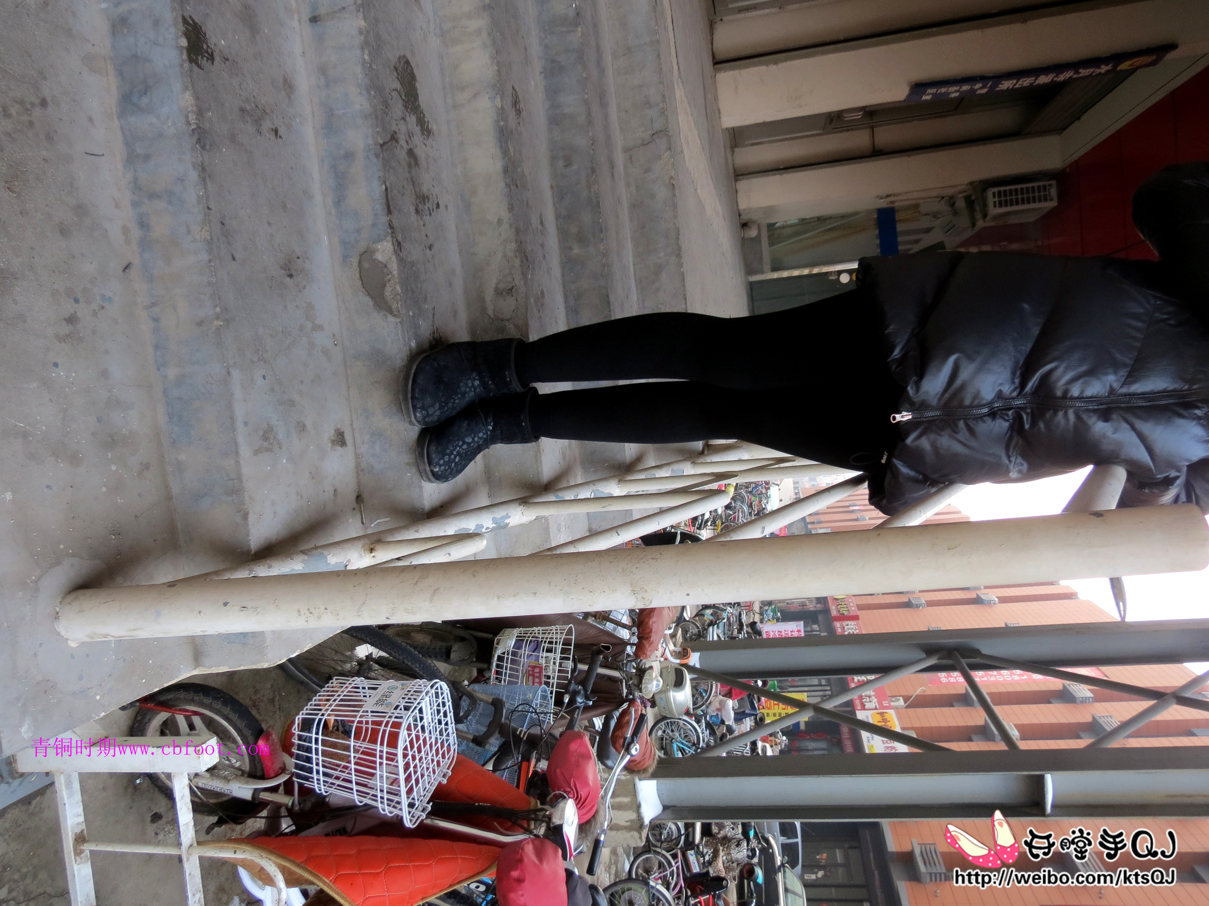 《四眼妹的短筒雪地靴》作品图