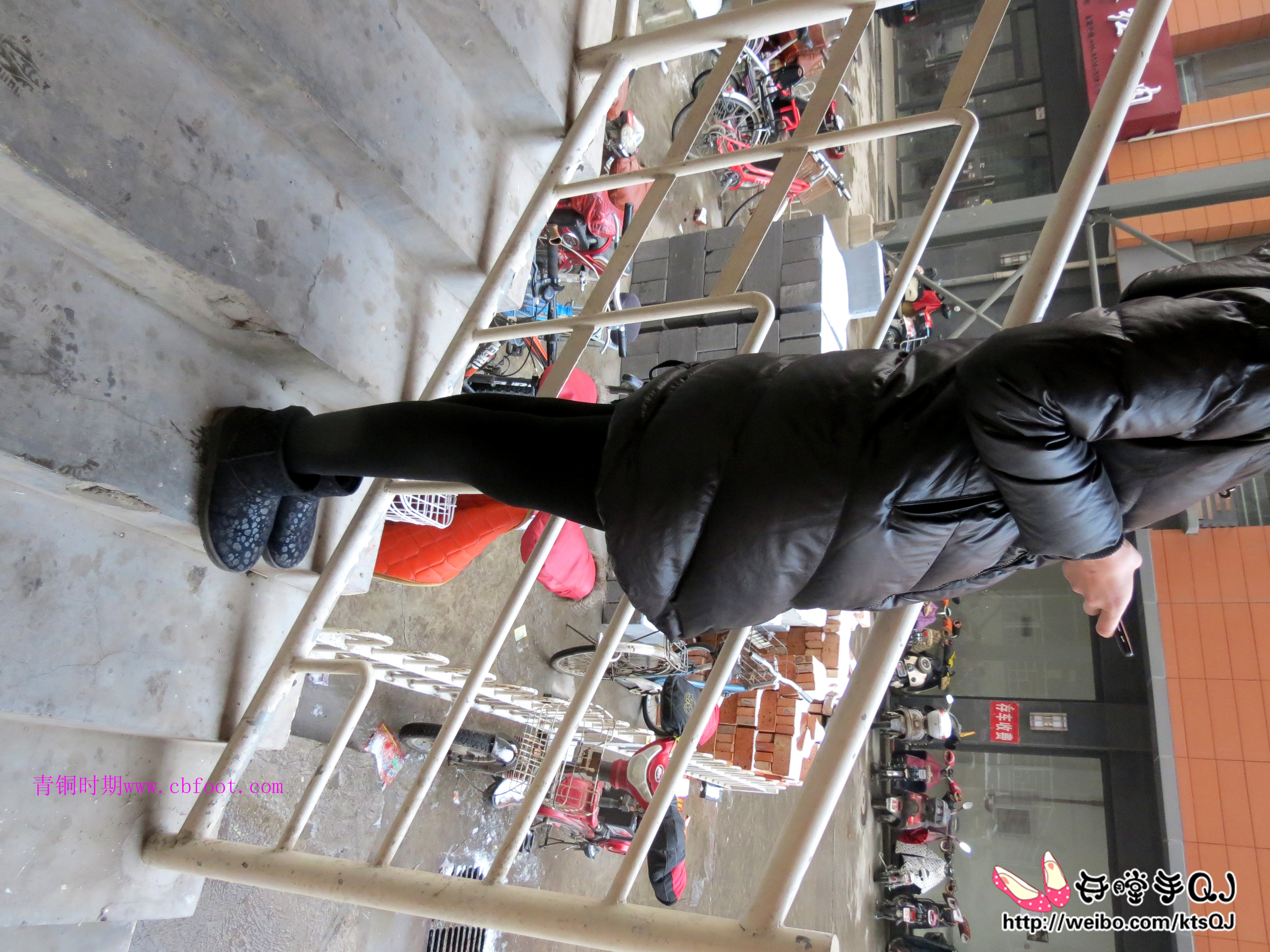 《四眼妹的短筒雪地靴》作品图