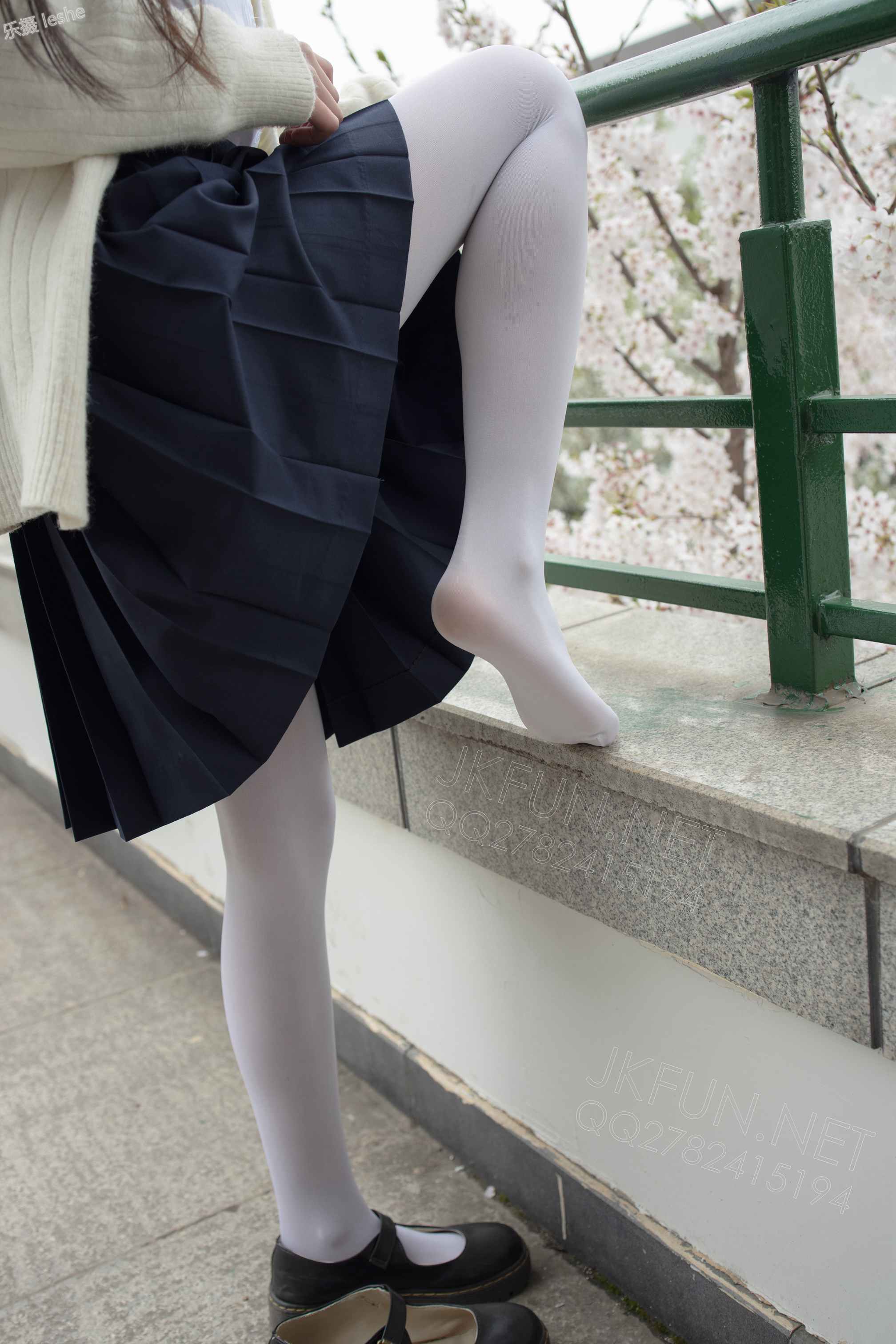 《白丝少女》作品图