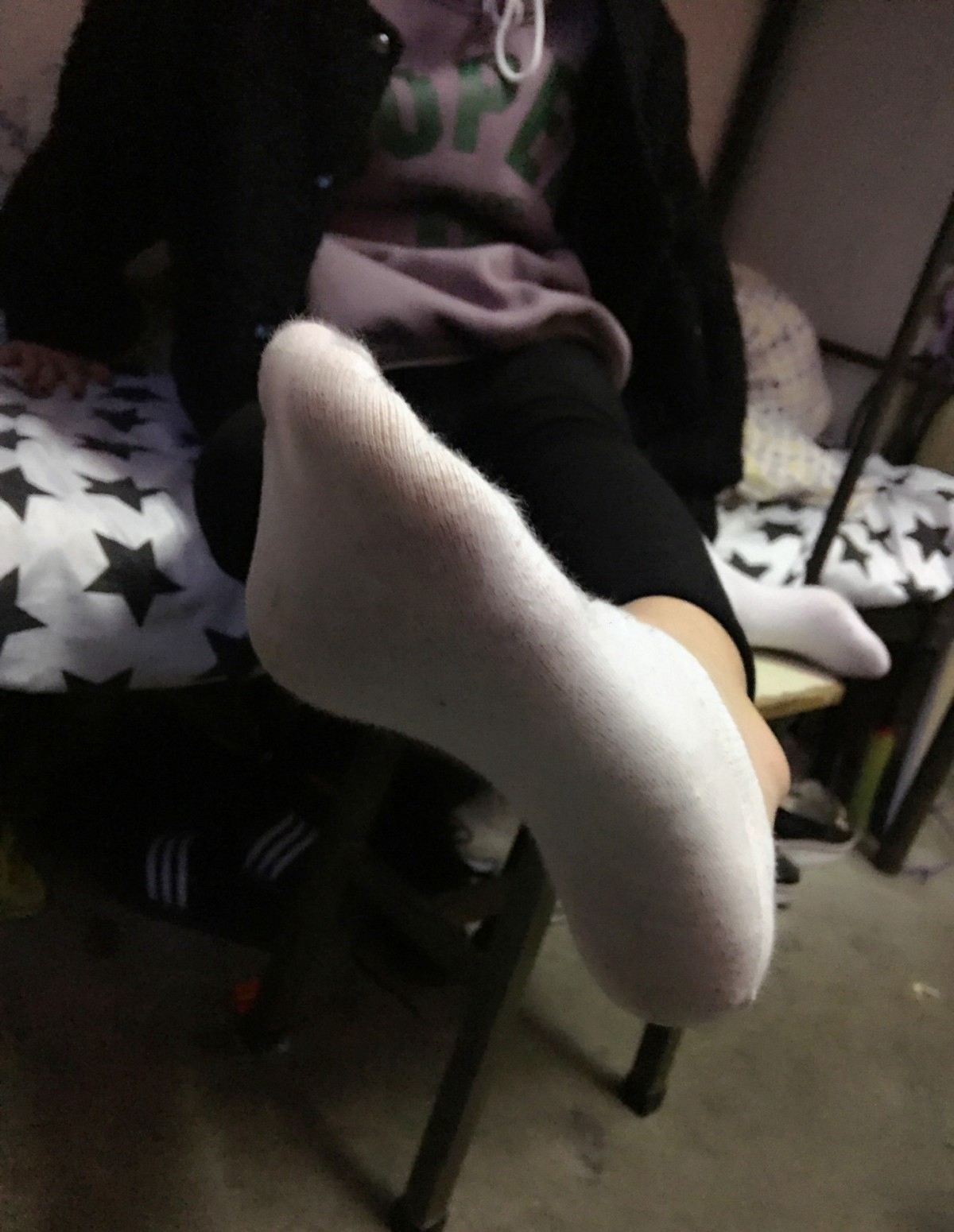 《杂乱的大学寝室》作品图