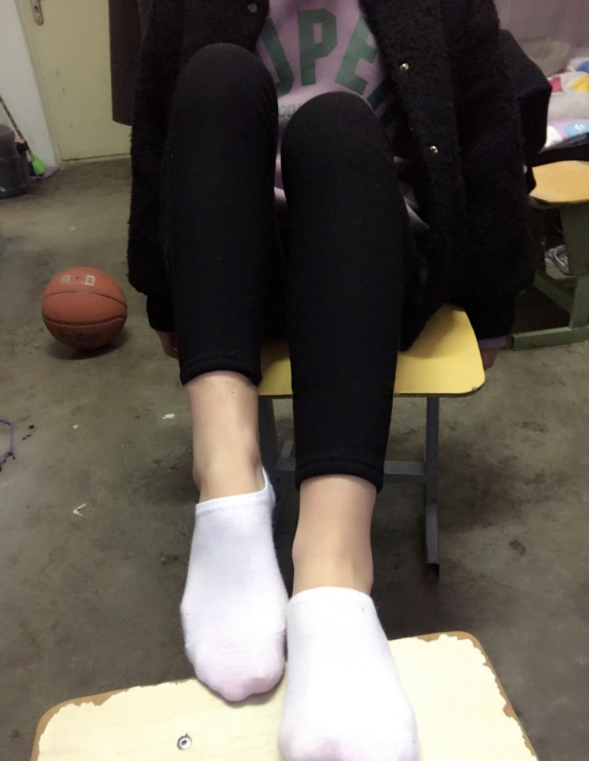 《杂乱的大学寝室》作品图