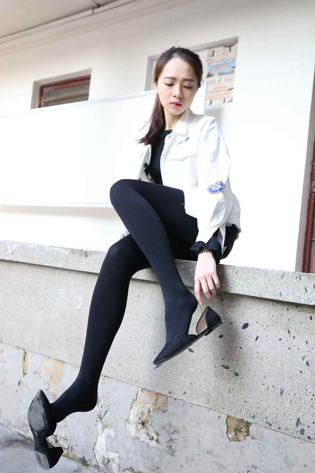 《学姐脚挑高跟鞋》作品图