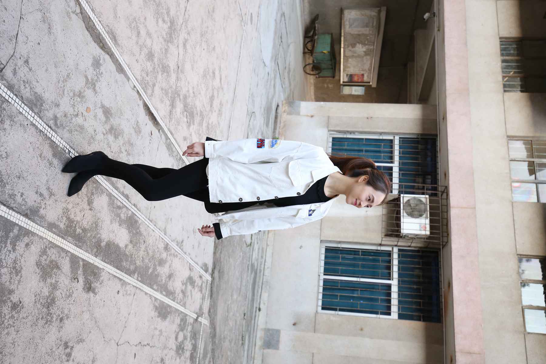 《学姐脚挑高跟鞋》作品图