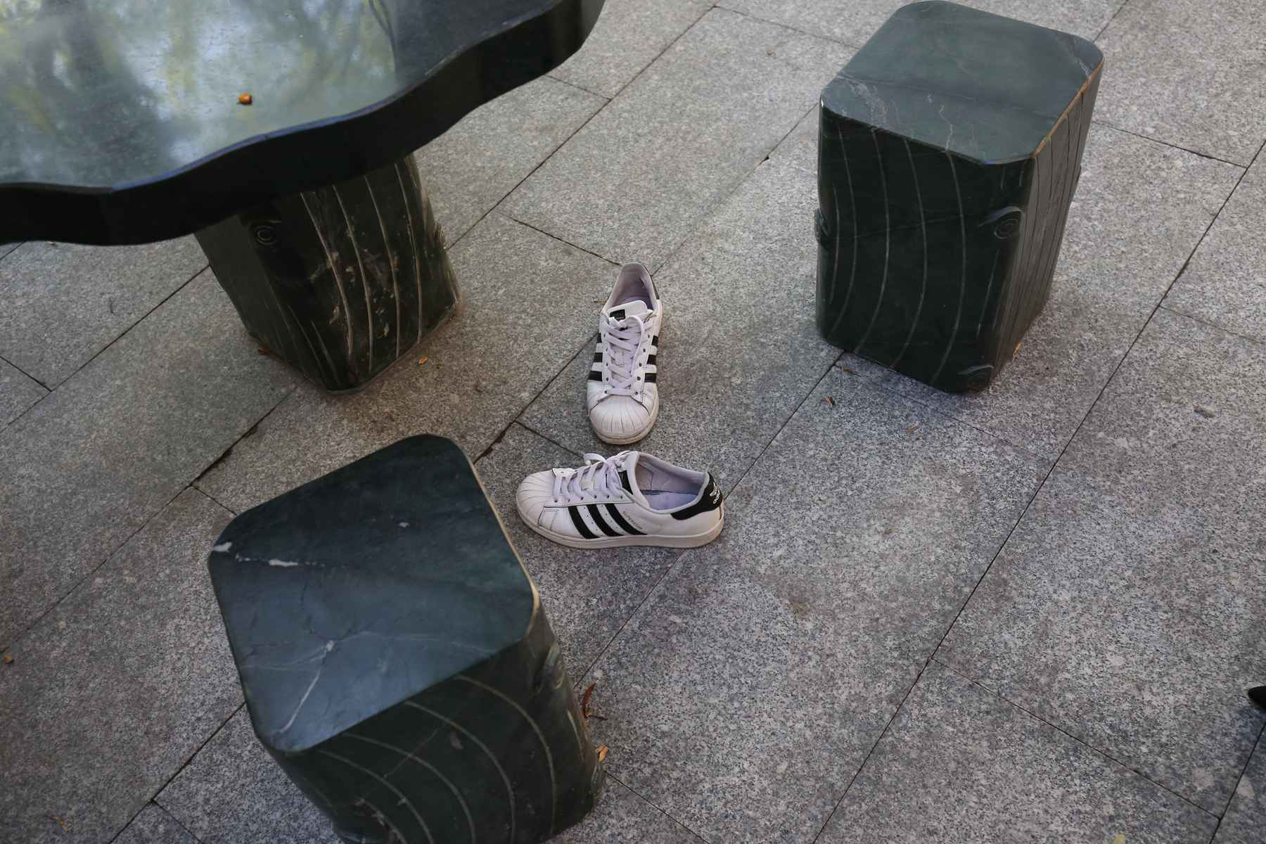 《学姐脚挑高跟鞋》作品图