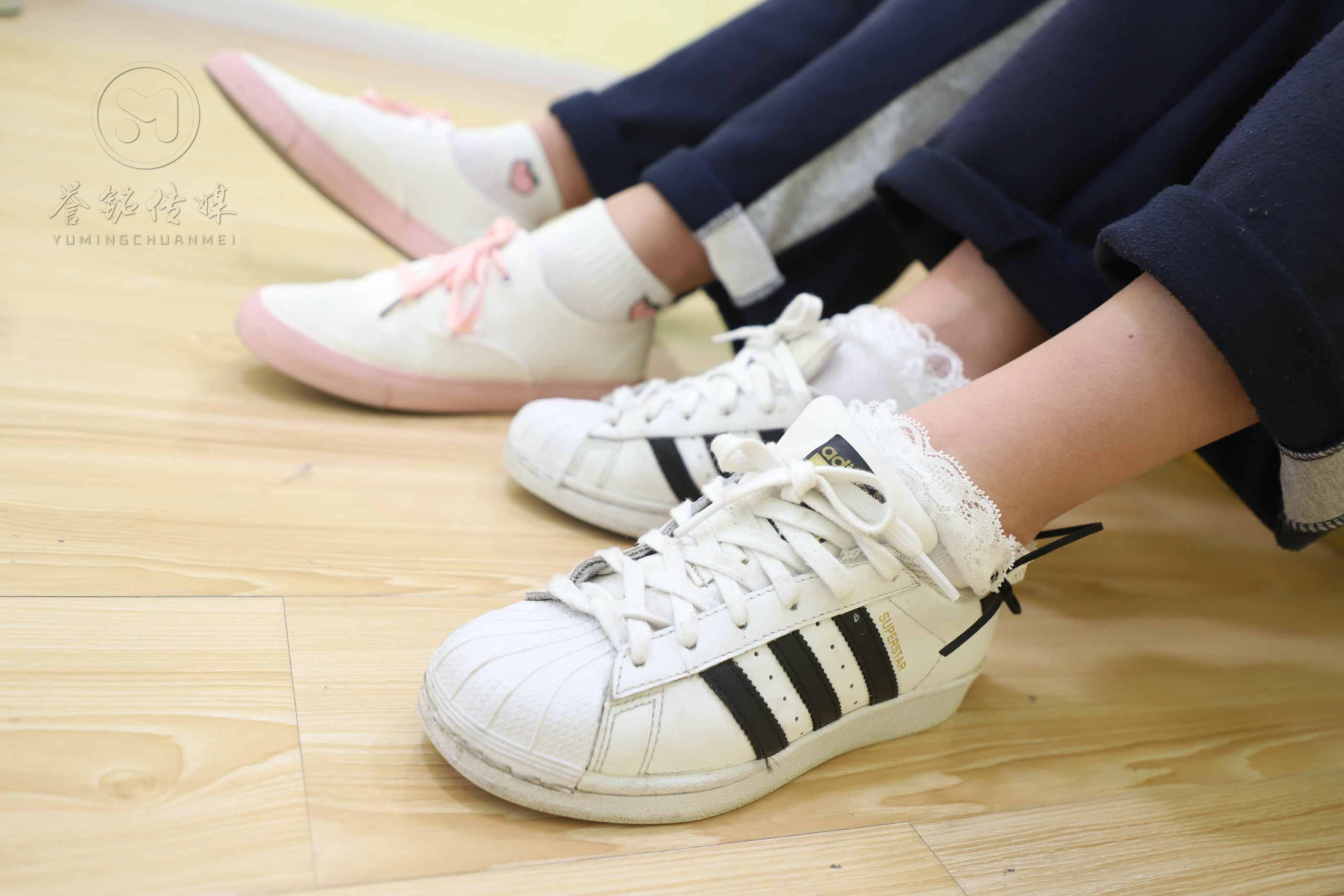 《喜欢白色的姐妹》作品图