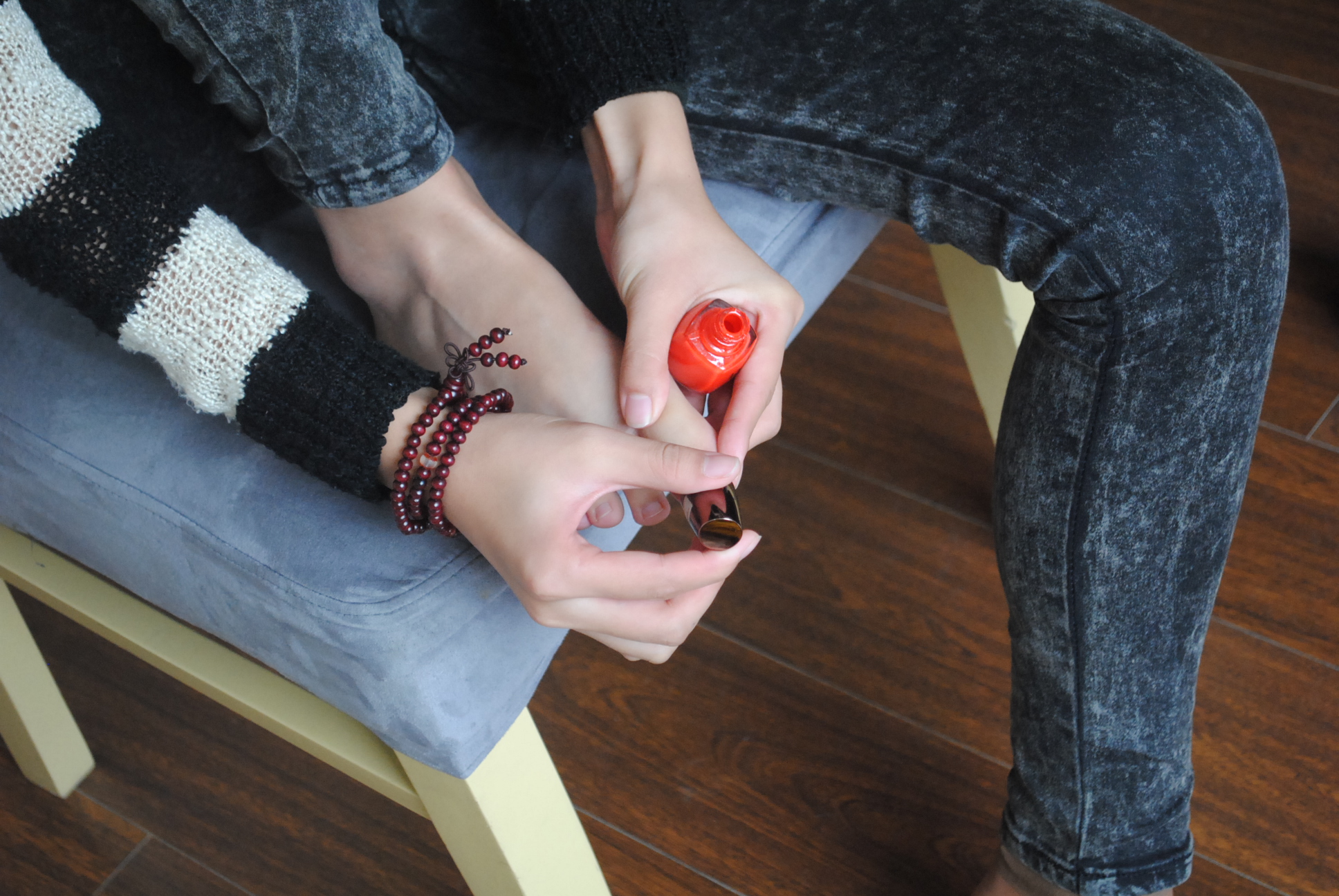 《闺蜜臭美时的偷拍》作品图