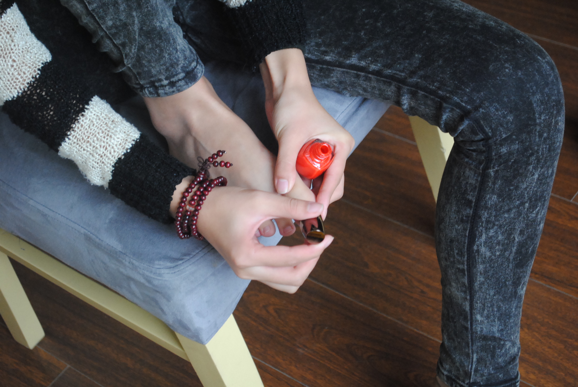 《闺蜜臭美时的偷拍》作品图