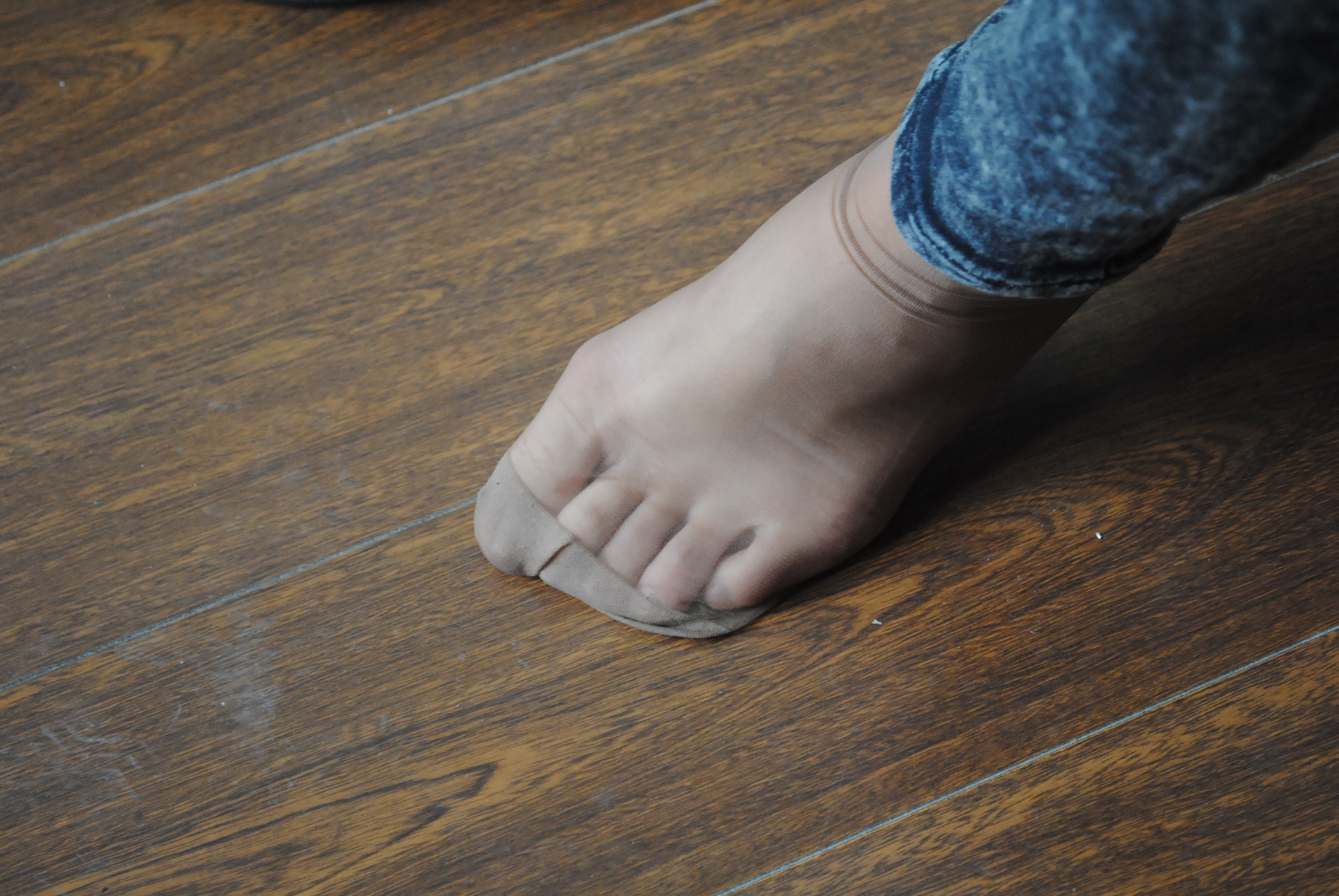 《闺蜜臭美时的偷拍》作品图