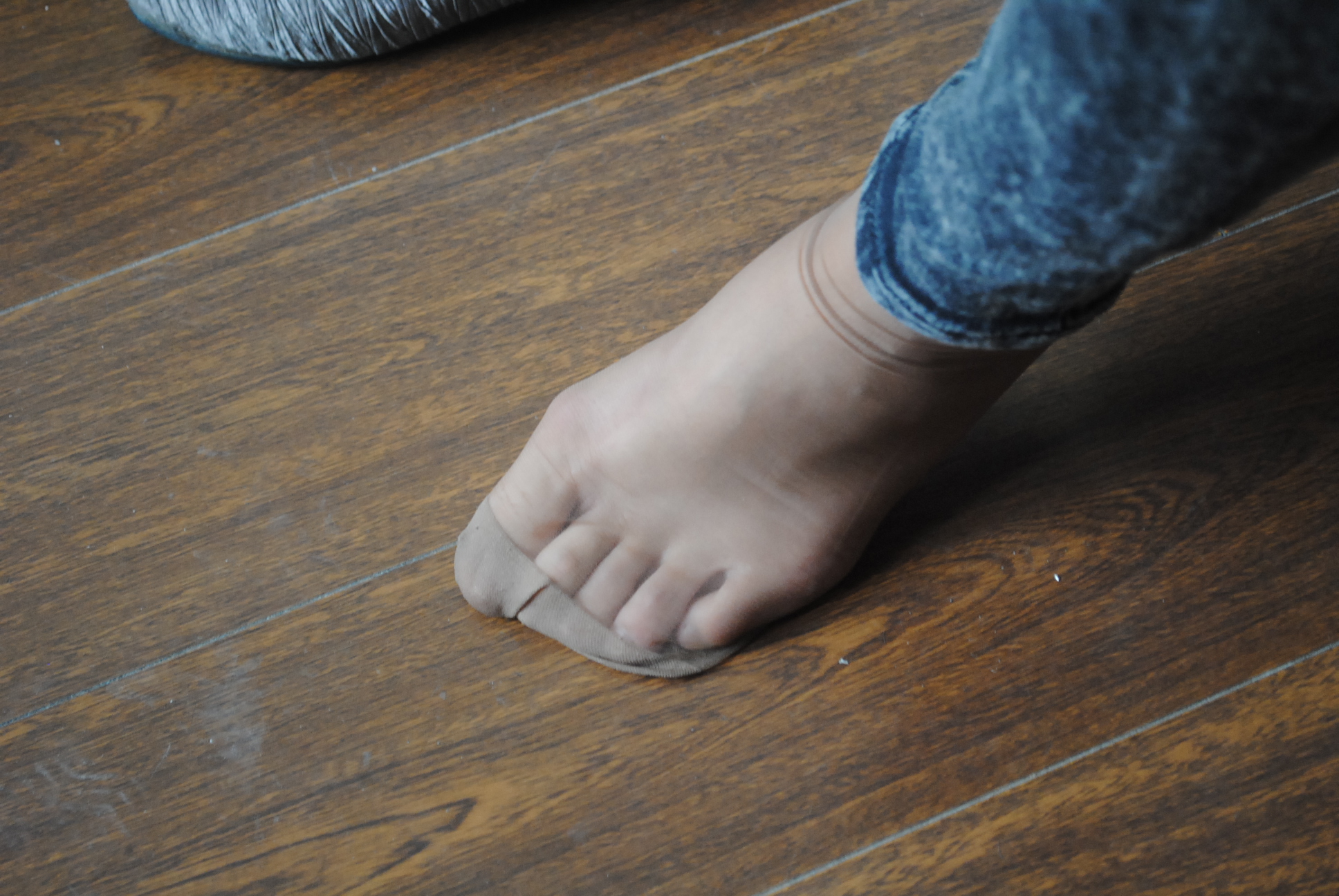 《闺蜜臭美时的偷拍》作品图