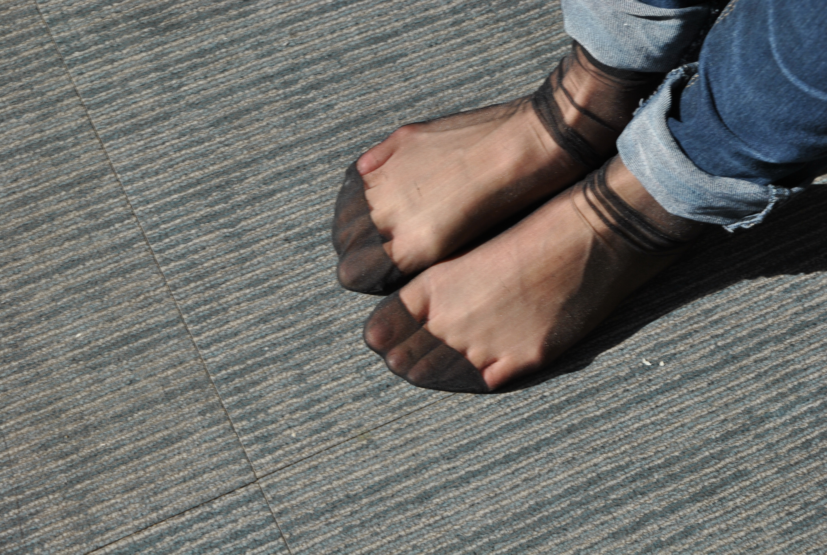 《黑丝 挑鞋 阳光》作品图