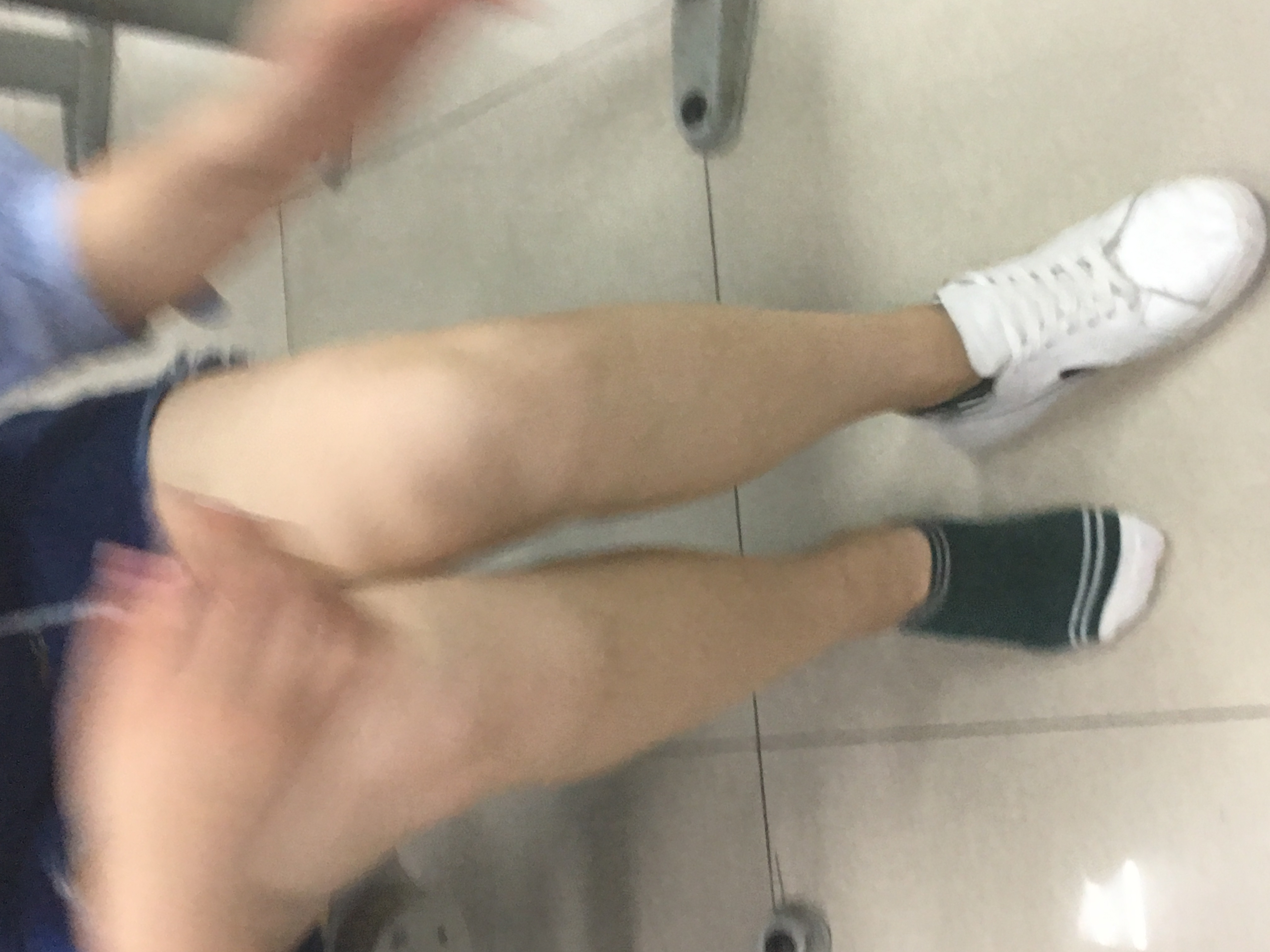 《可爱妹子白腿棉袜上》作品图