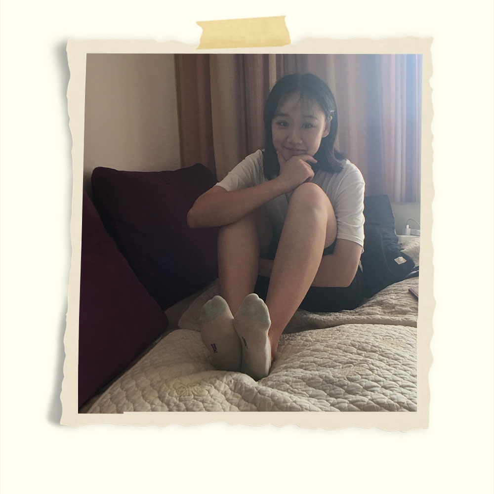 周末在家玩妹妹的嫩脚