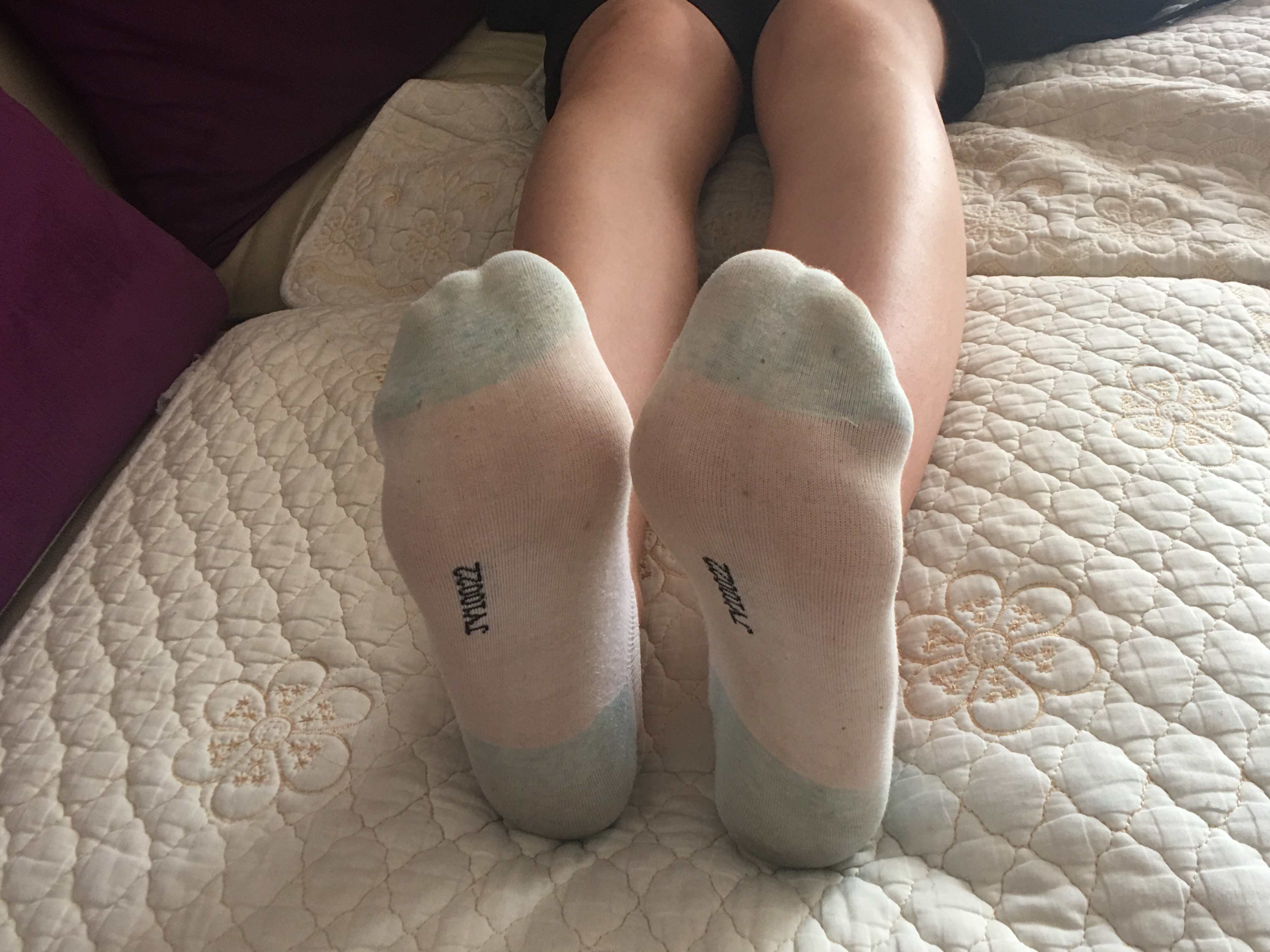 《周末在家玩妹妹的嫩脚》作品图