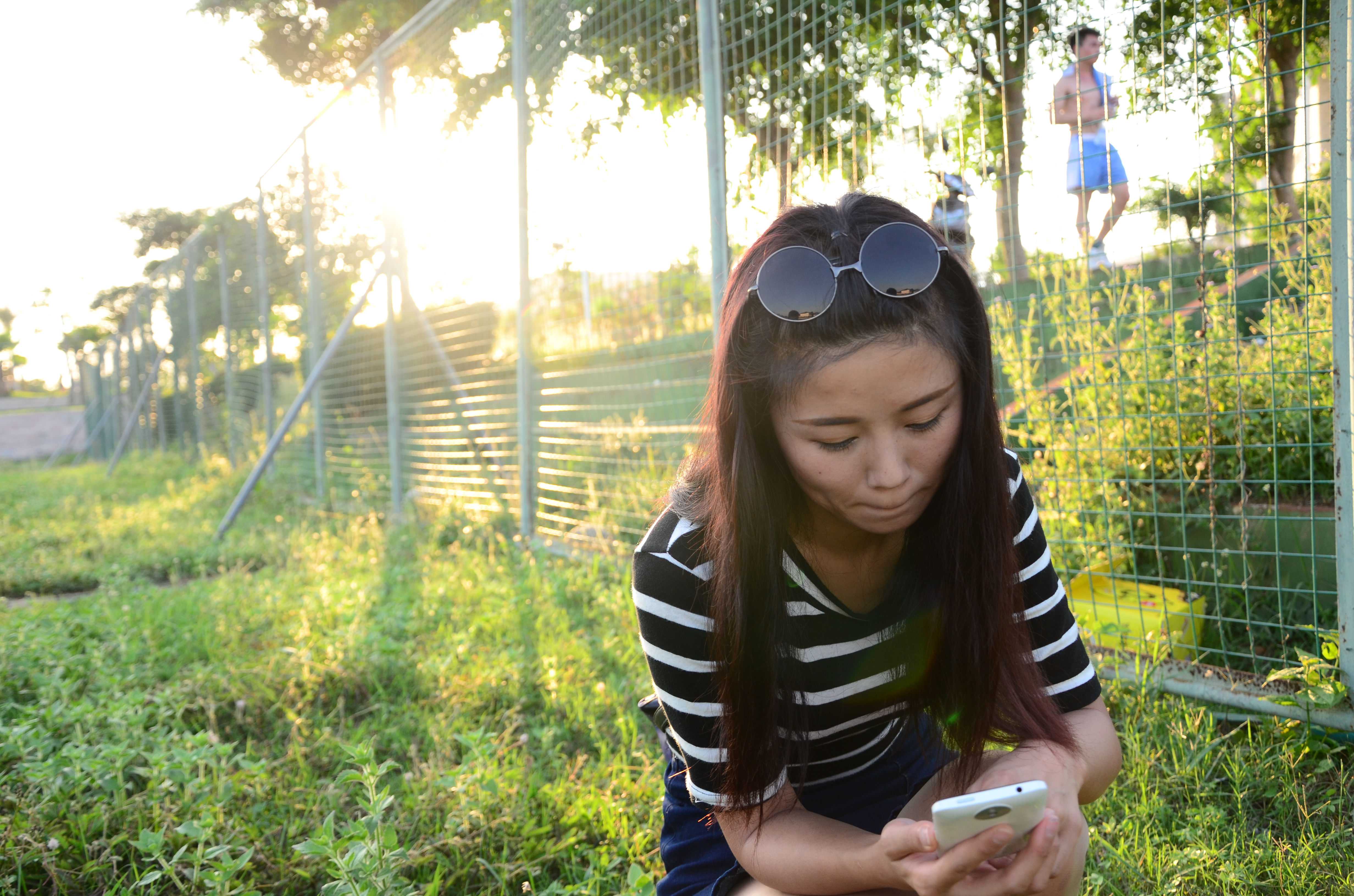 《操场上运动后的锦袜》作品图