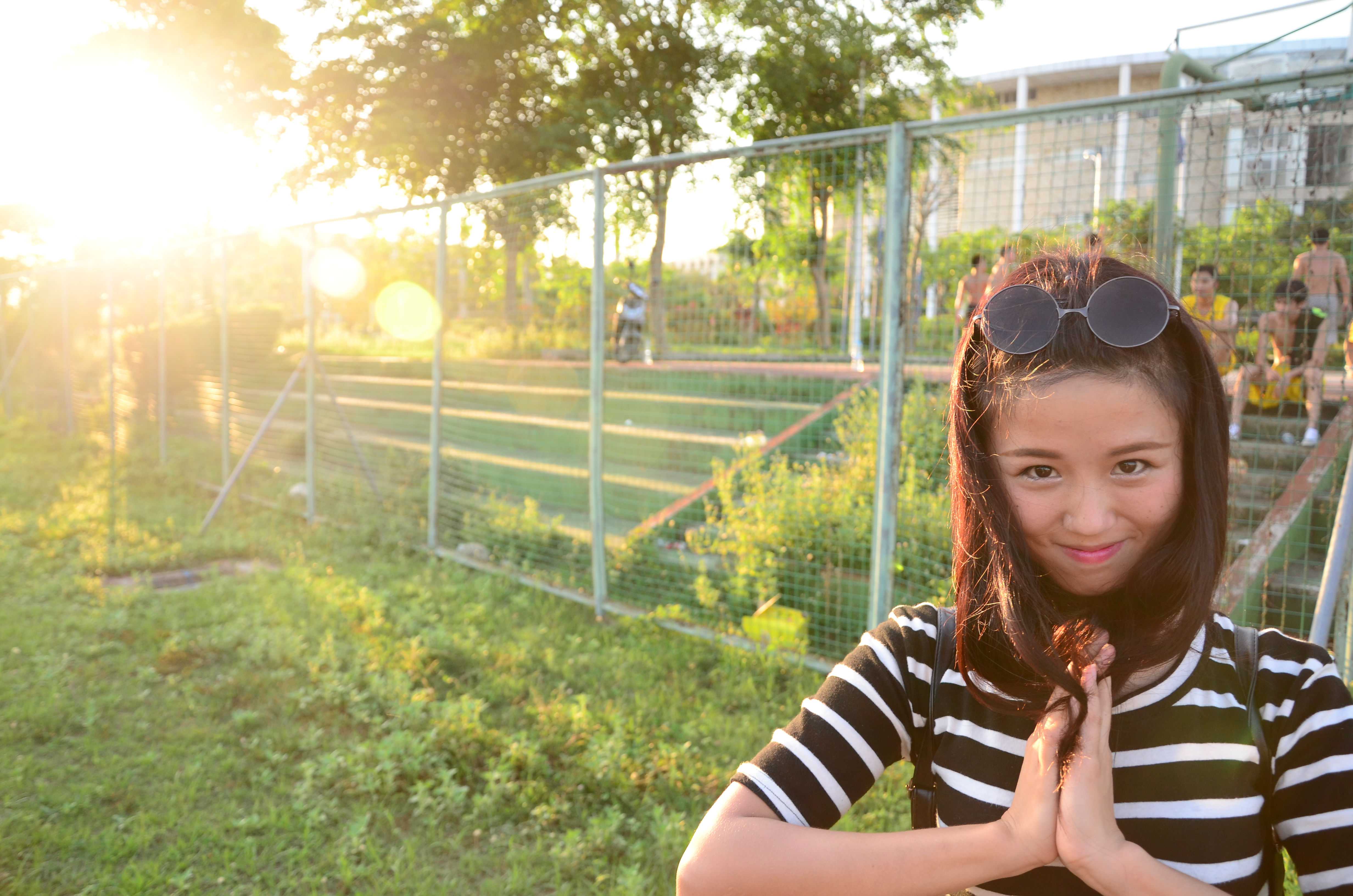 《操场上运动后的锦袜》作品图
