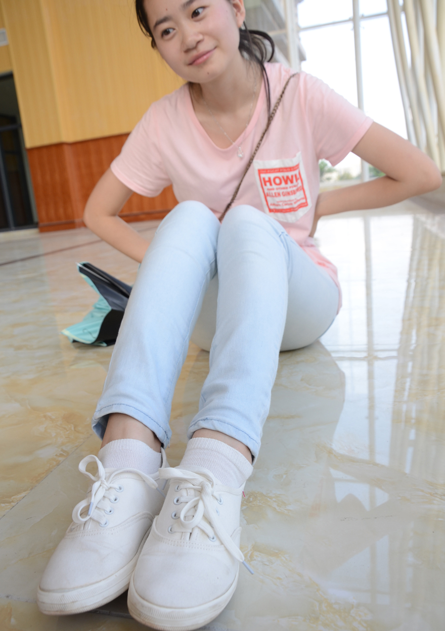 《清纯少女白锦袜》作品图