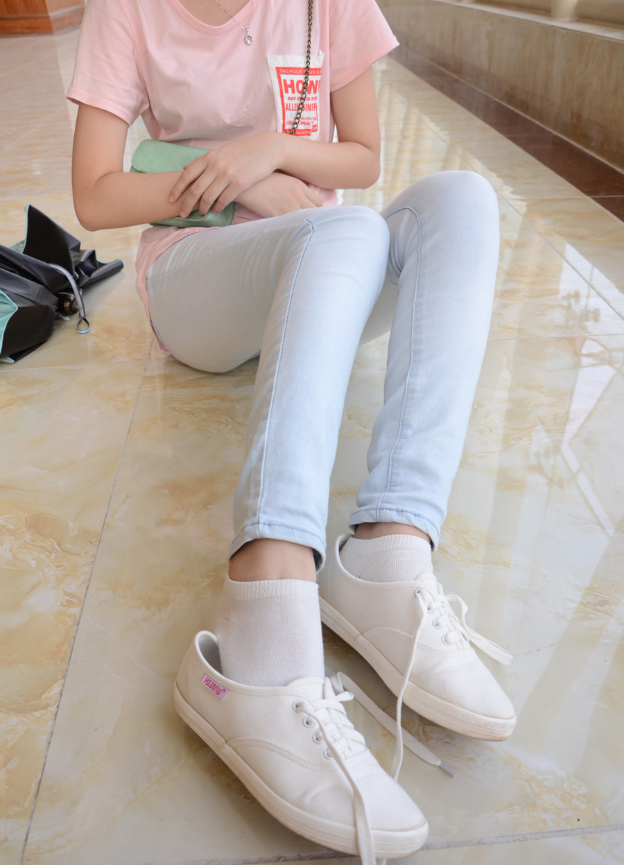 《清纯少女白锦袜》作品图