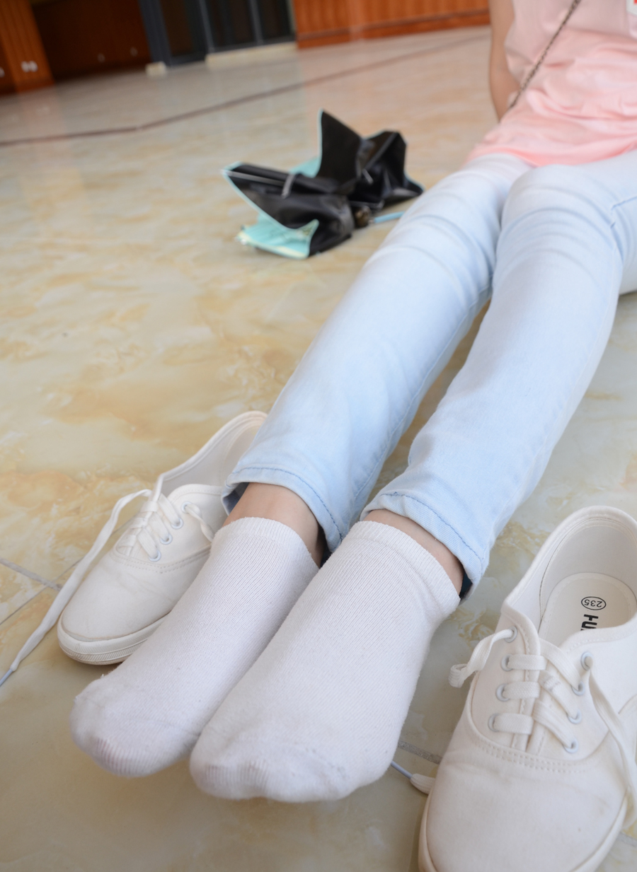 《清纯少女白锦袜》作品图