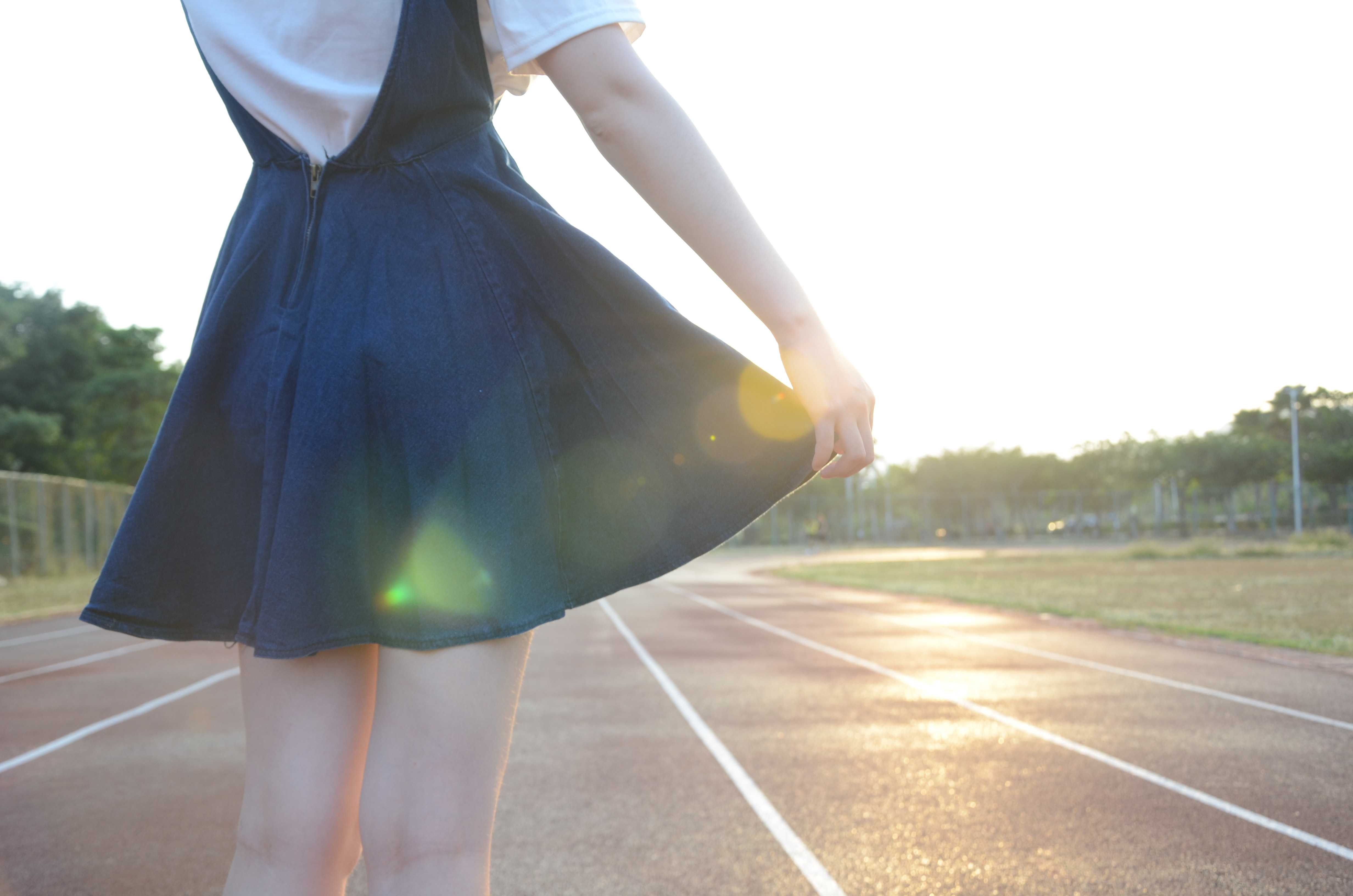 《操场赤足学姐》作品图